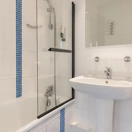 Avalon Center Aparthotel 3*